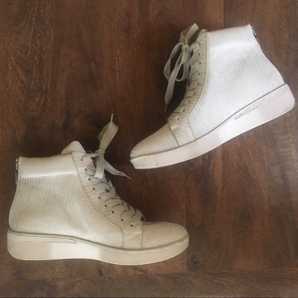 KENNETH COLE Helka Metallic High-Top Sneaker! - Picture 4 of 7
